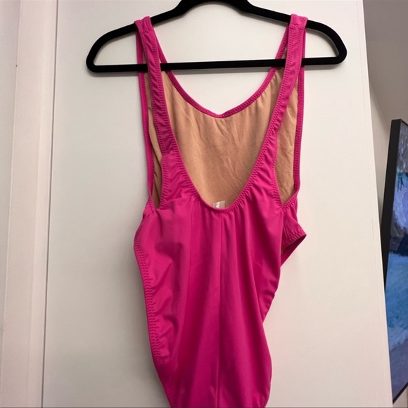 X REVOVLE Marissa One Piece in Orchid Pink NORMA KAMALI - Picture 6 of 7